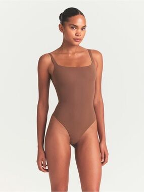 SKIMS Fits Everybody Squareneck Bodysuit - Jasper